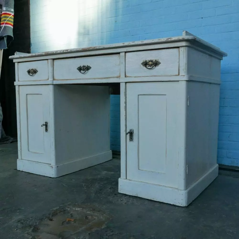 Vintage wit houten bureau
