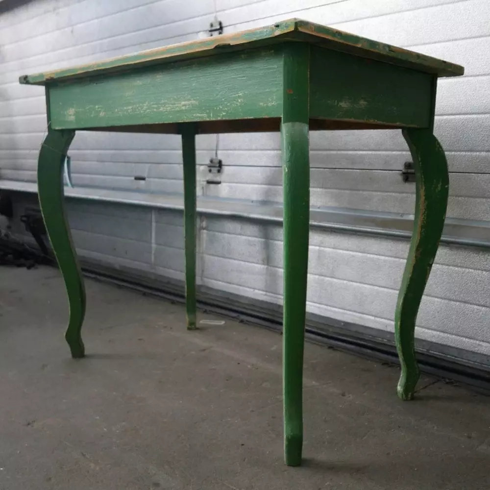 groene houten tafel