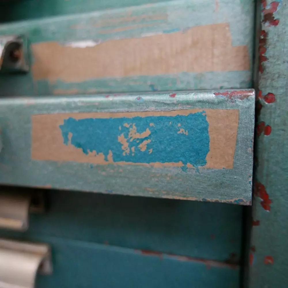 blauw metalen archiefkastje