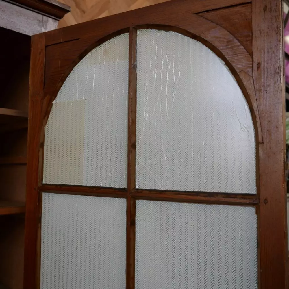Een deurs vitrinekast