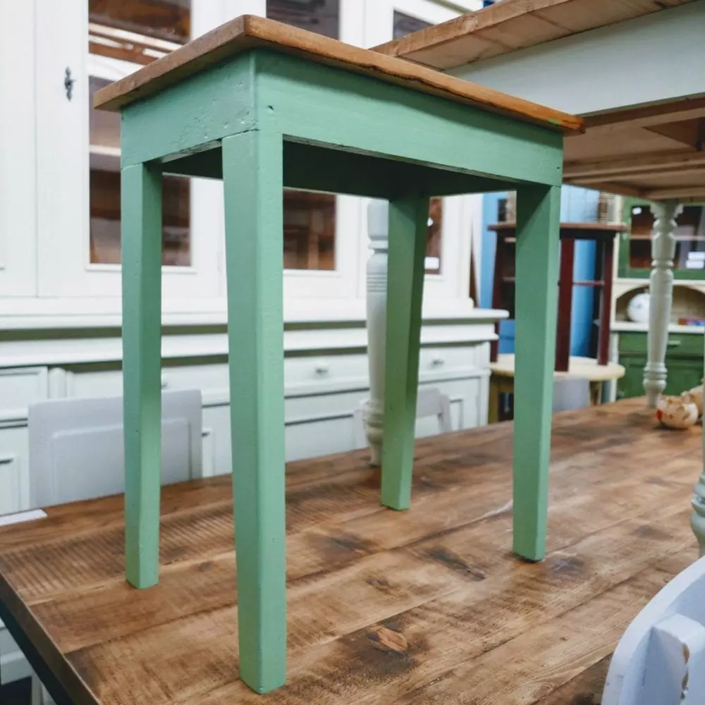 groen houten tafeltje