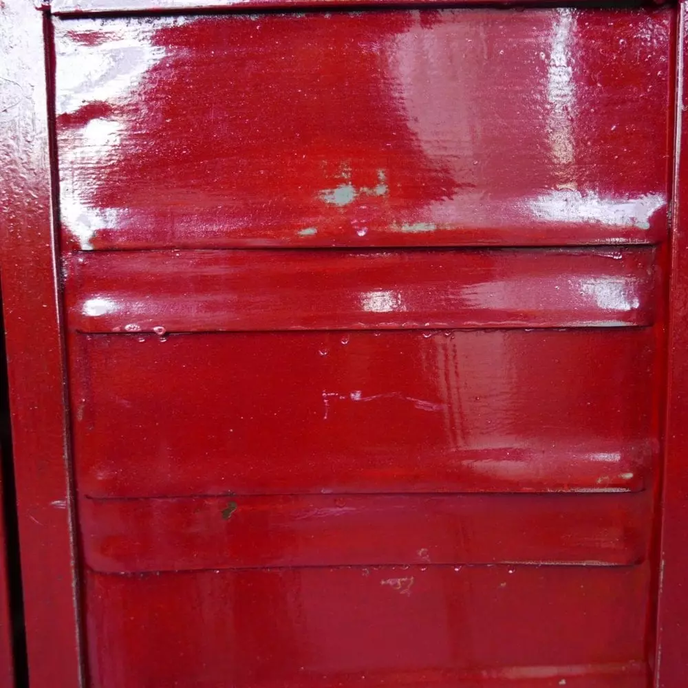 rode locker dressoir