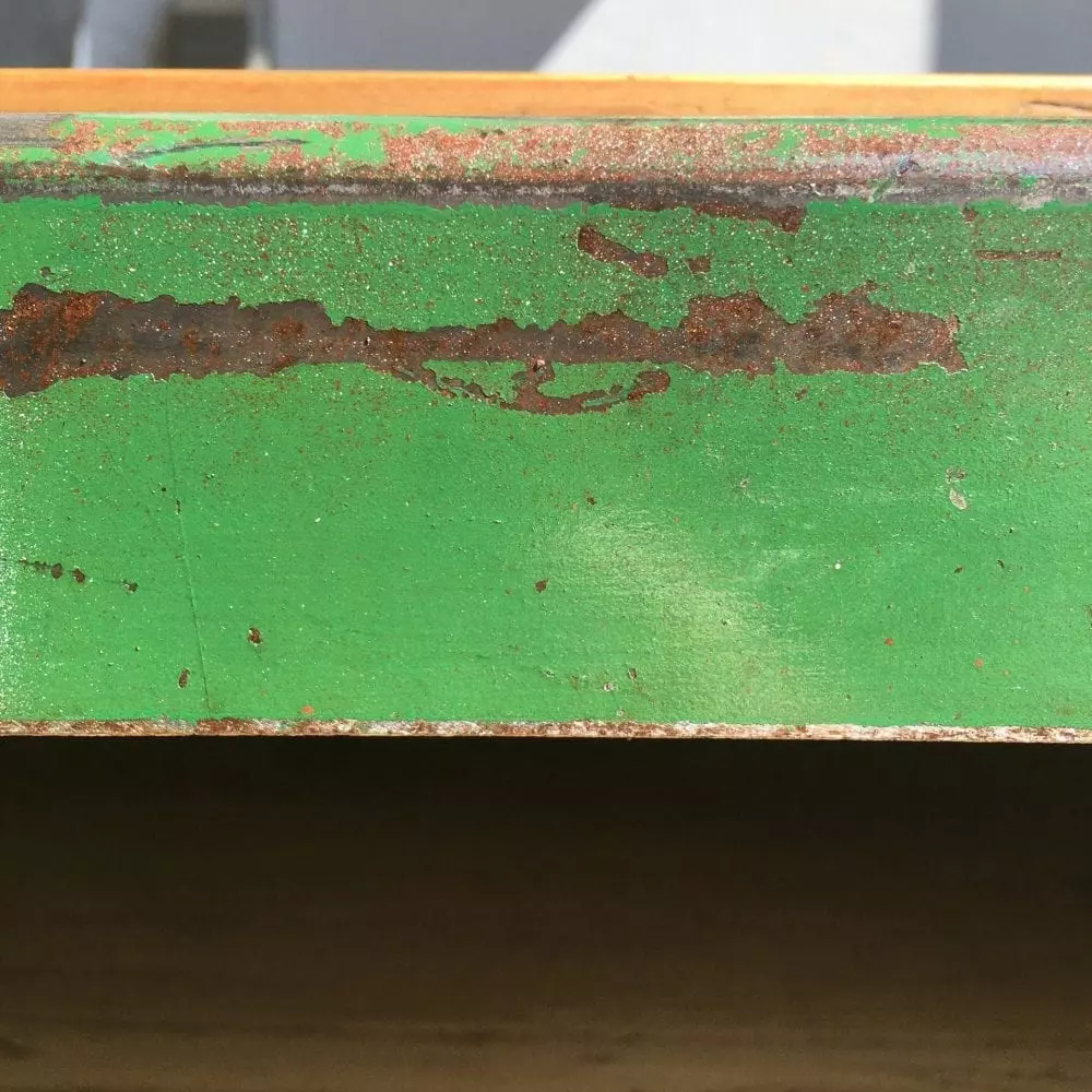 Groene metalen open kast
