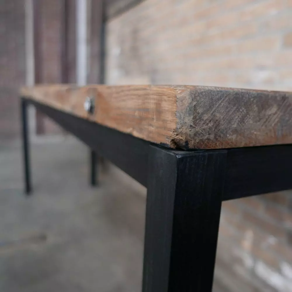 Industriële tafel met dik houten blad