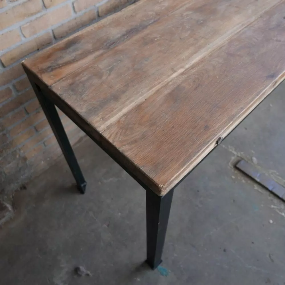 Industriële tafel met dik houten blad