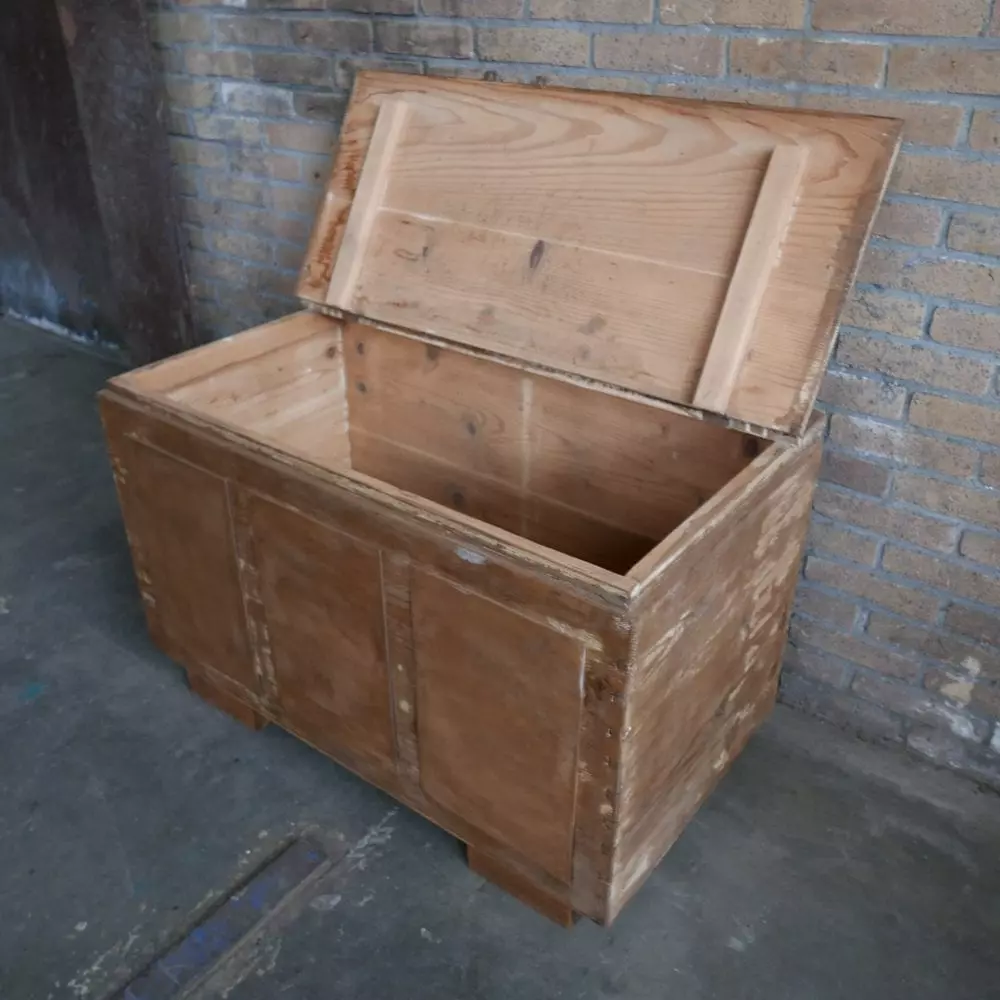 Bruine houten kist