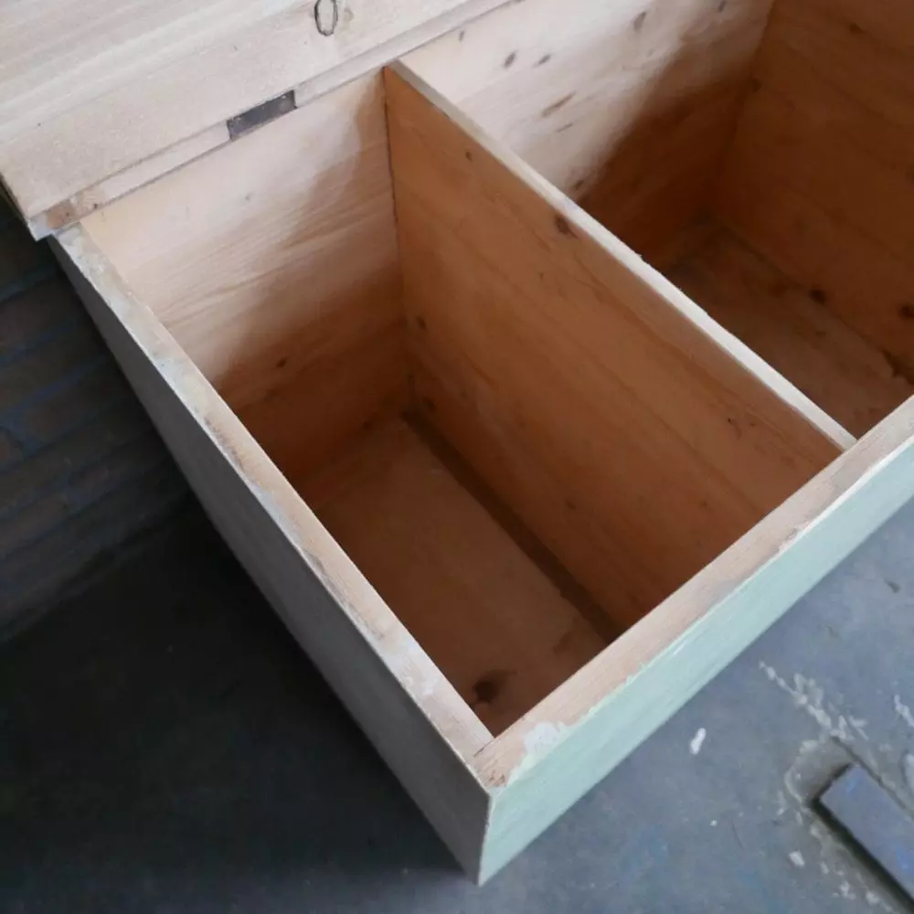 Lichtgroene houten kist