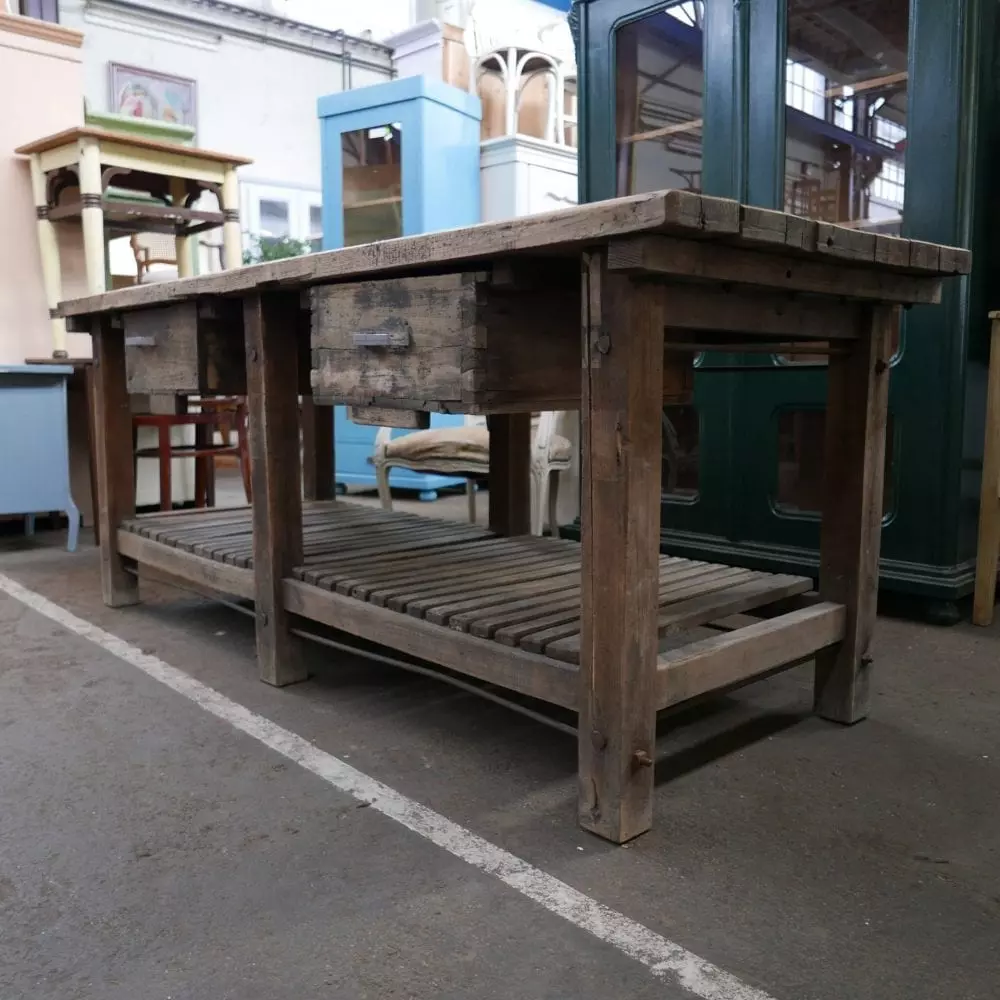 Bruine houten werktafel met onderblad
