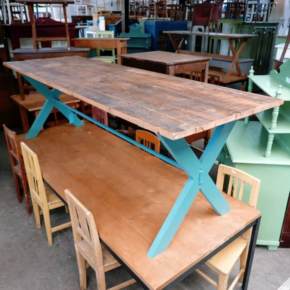 Turquoise kruispoot tafel