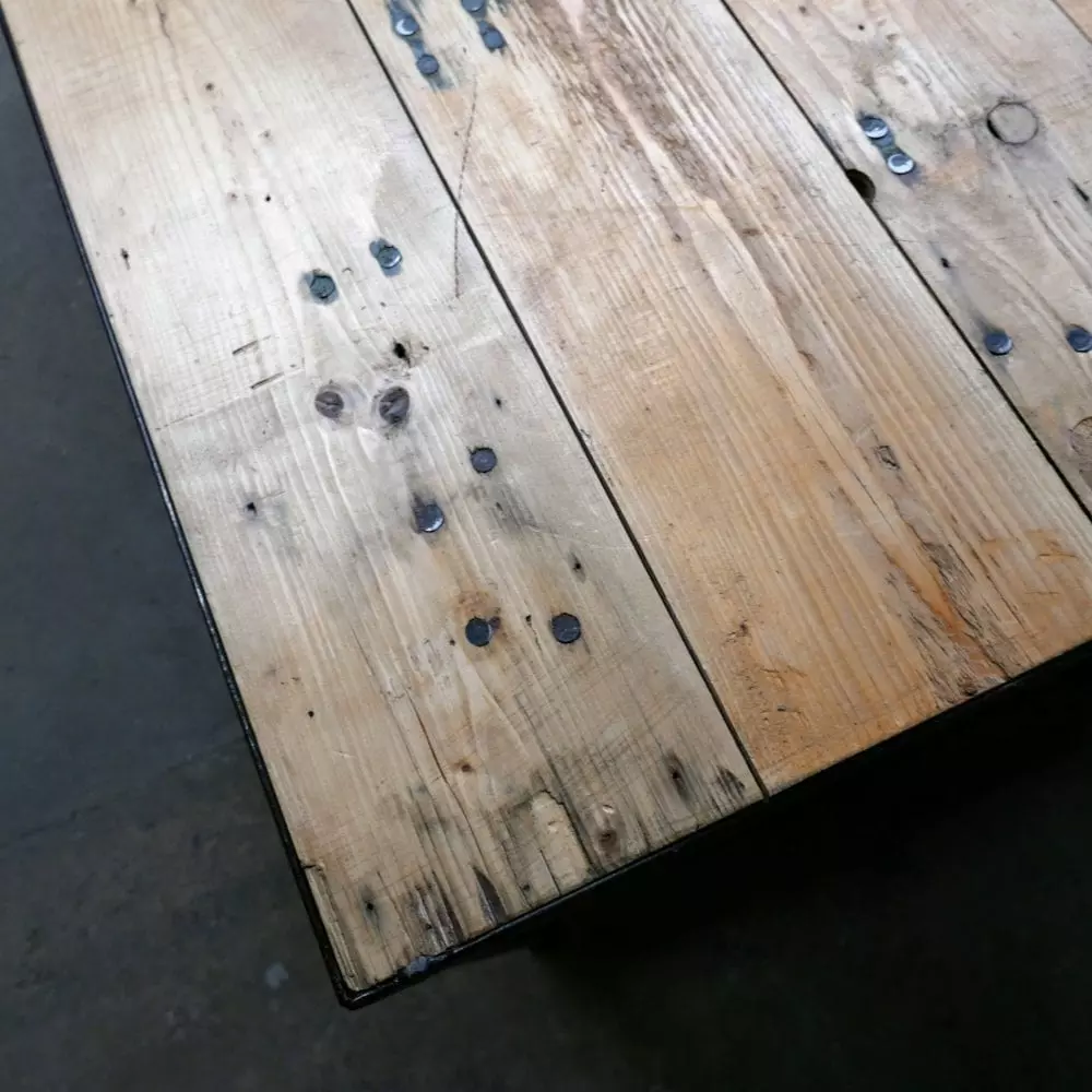Industriële metalen tafel met onderblad
