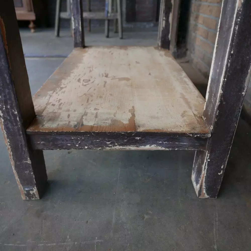 bruine tafel met onderblad