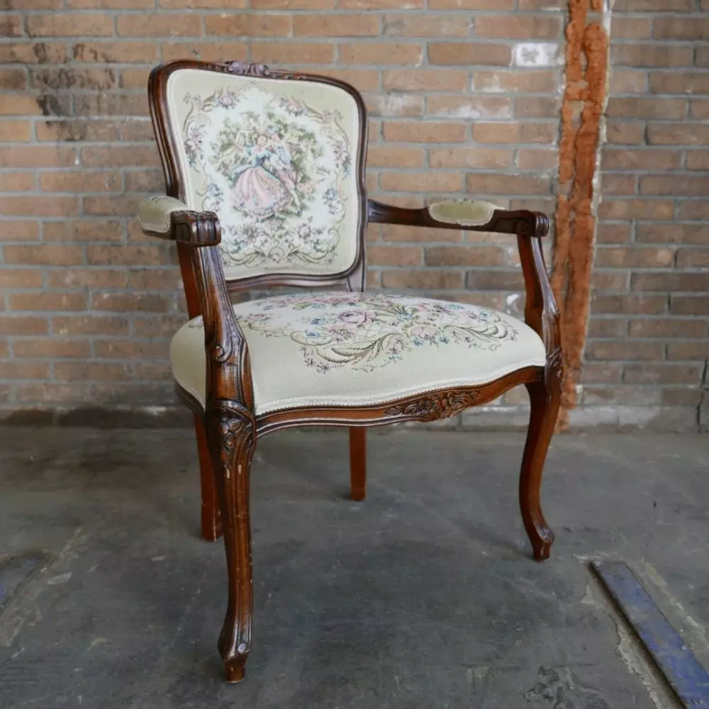 Barok geborduurde stoel
