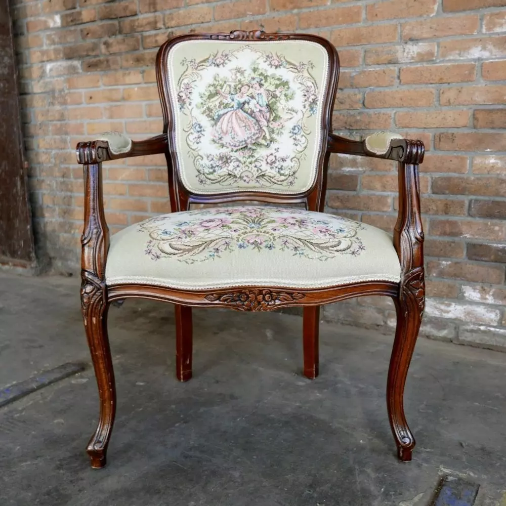 Barok geborduurde stoel