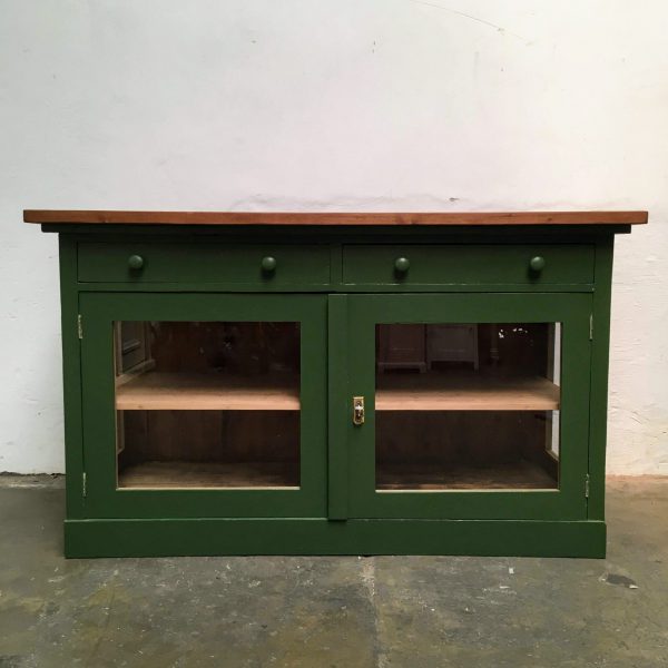 Groene winkelkast met glas