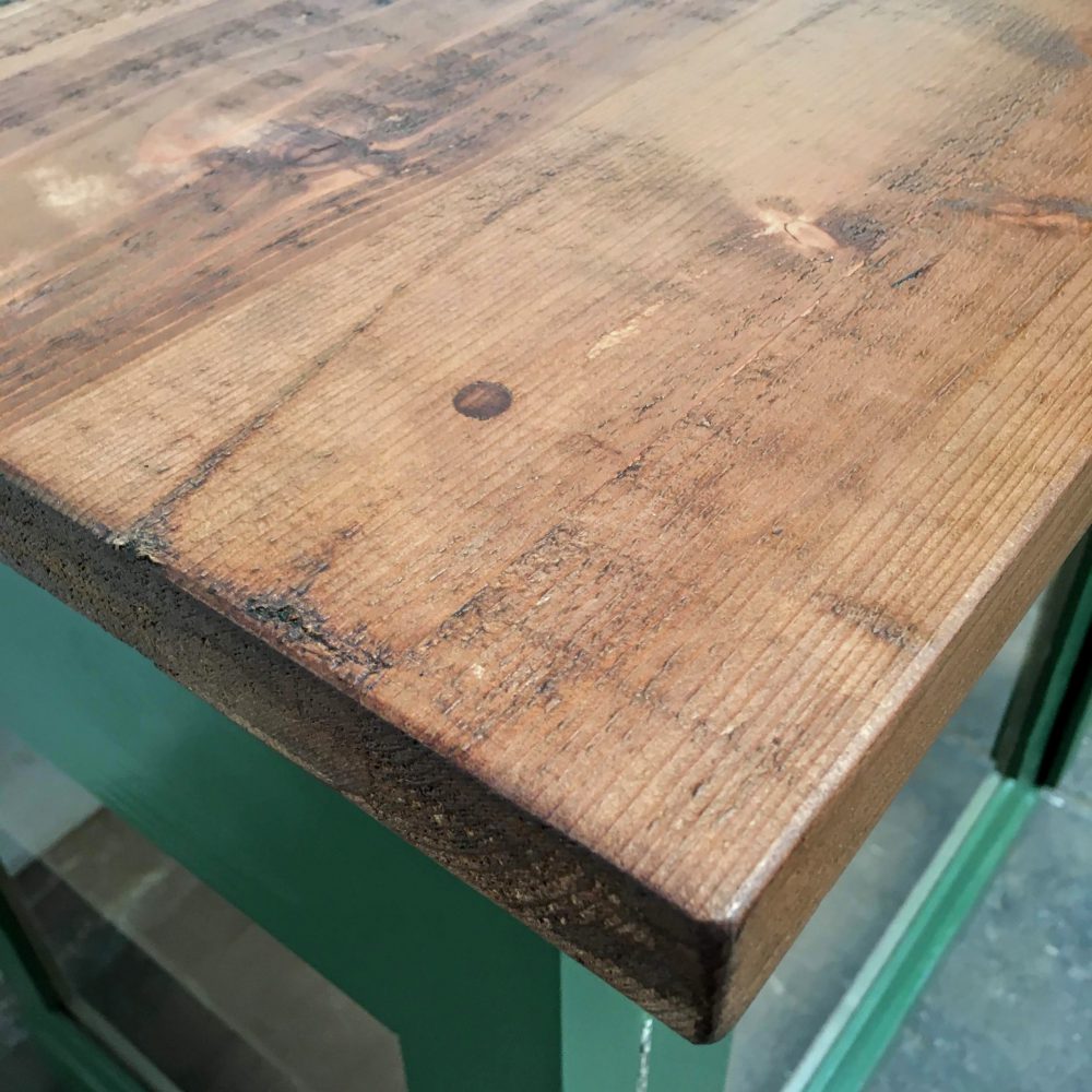 Blad van groene winkelkast met glas