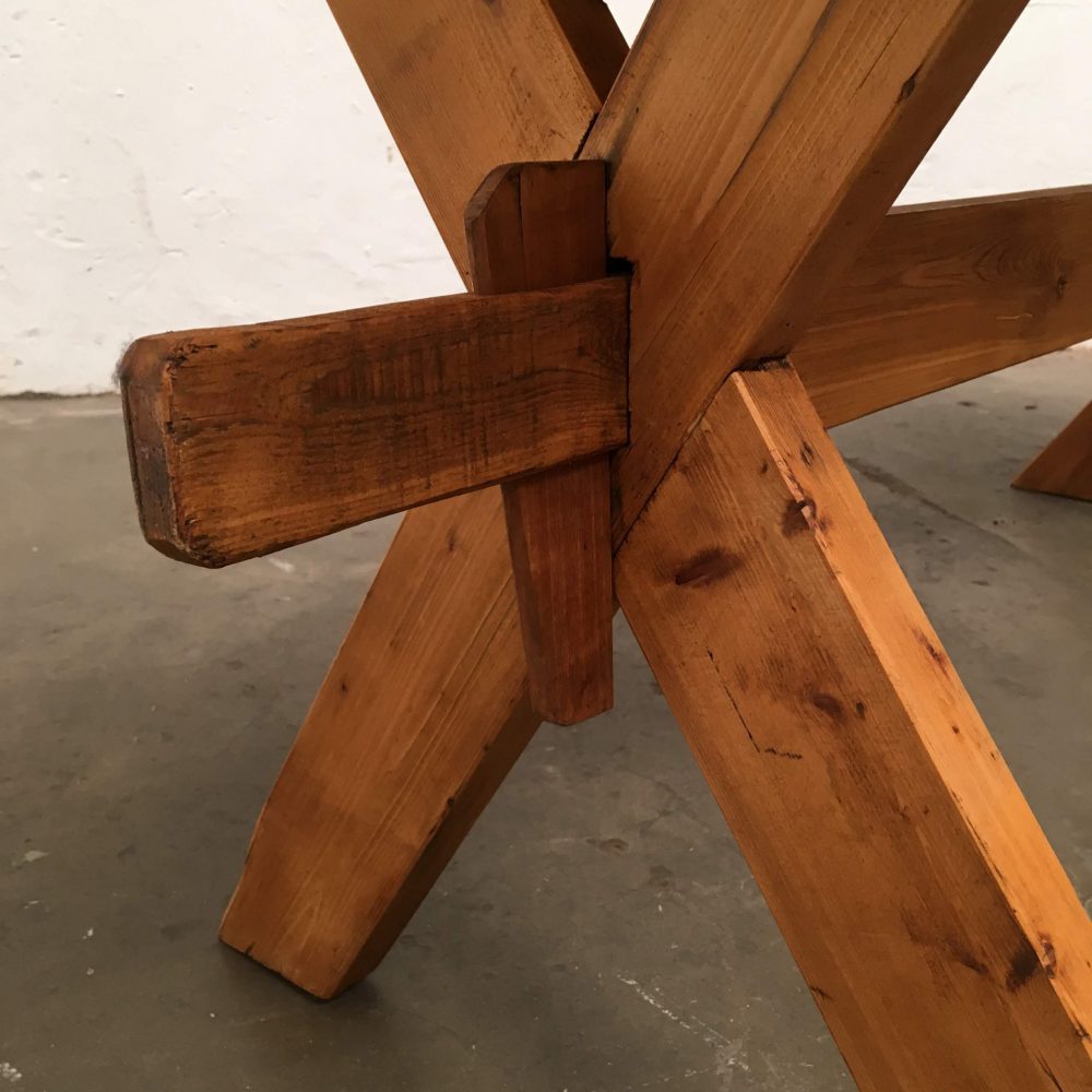 Houten kruispoot tafel - Afbeelding 2