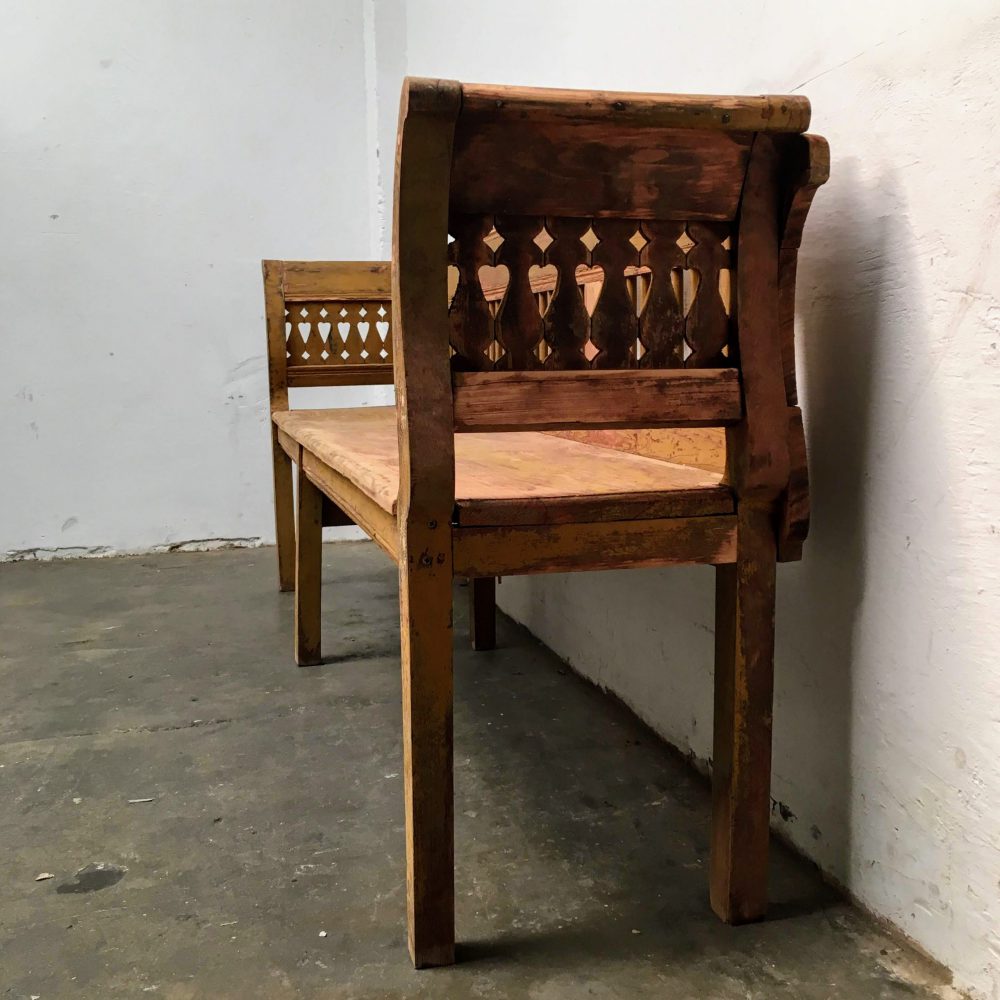 Houten onbewerkte bank
