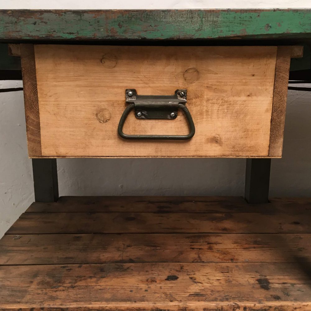 Industriële groene werktafel met onderblad - Afbeelding 3
