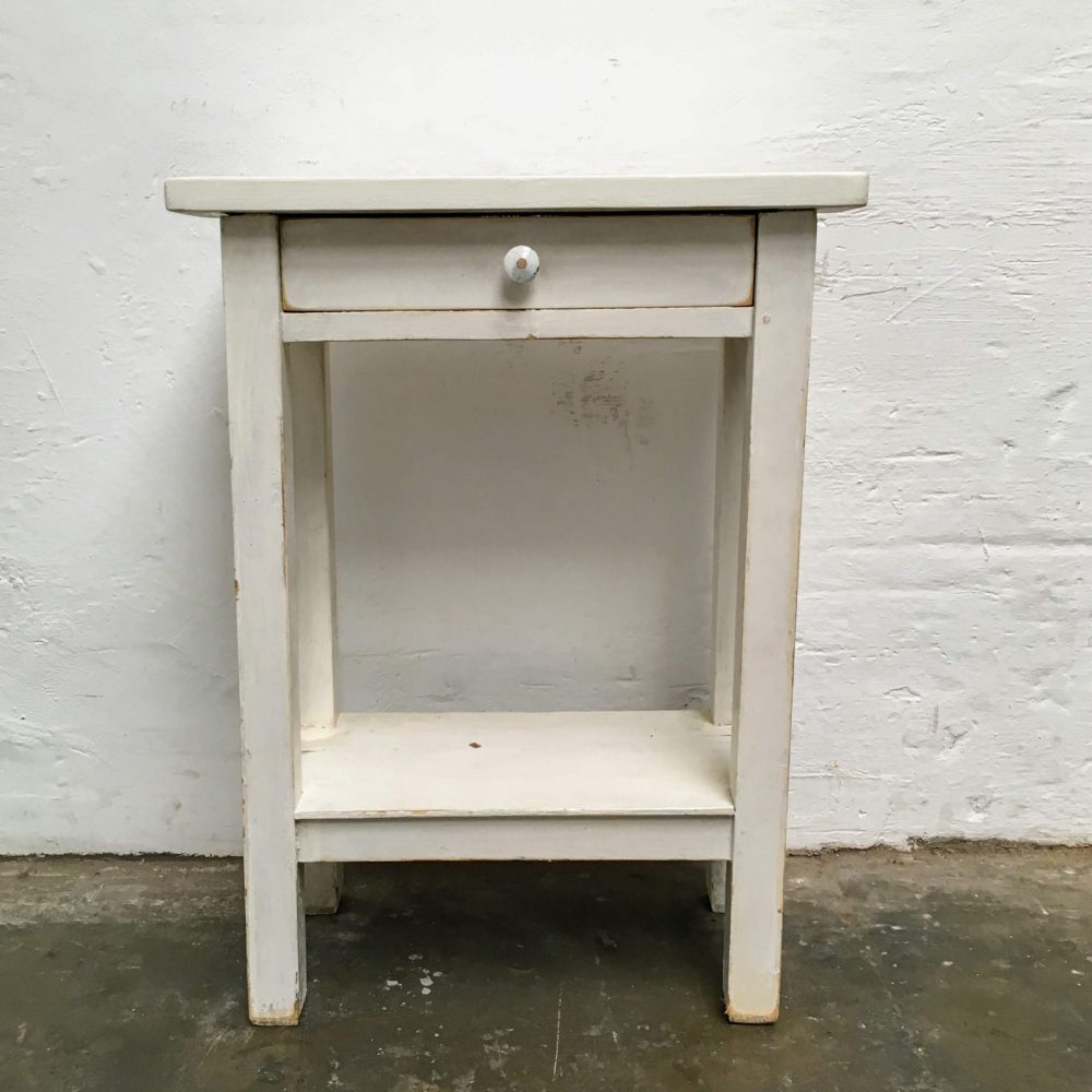 Houten witte tafeltje met lade