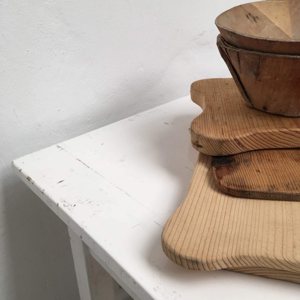 Houten wit tafeltje
