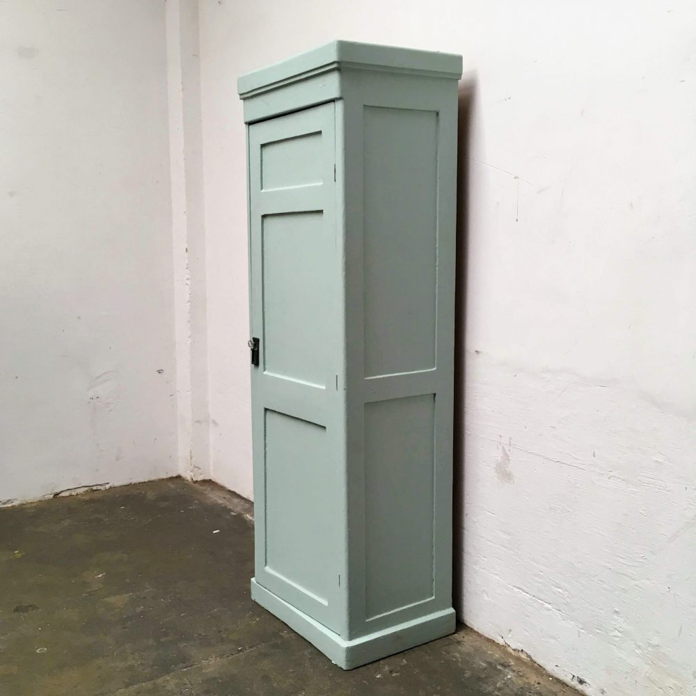 Blauwe houten 1-deurs kast.