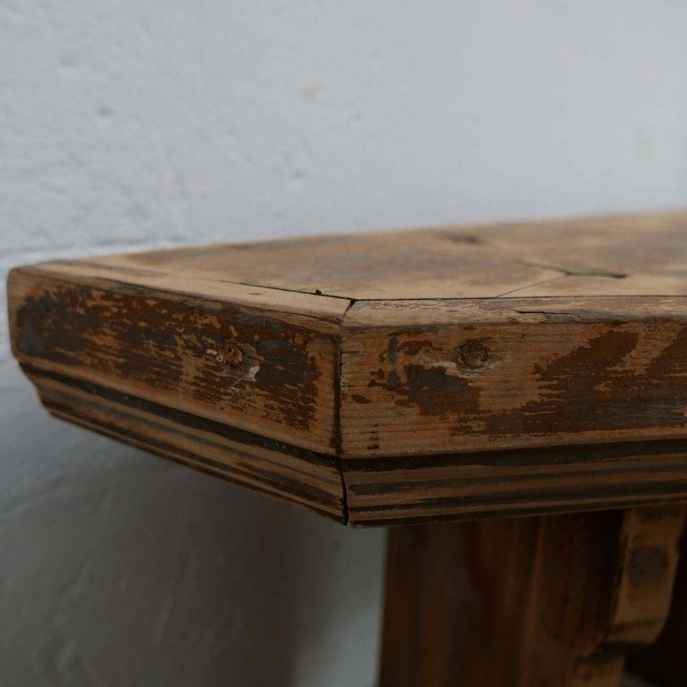 Bruine houten bank