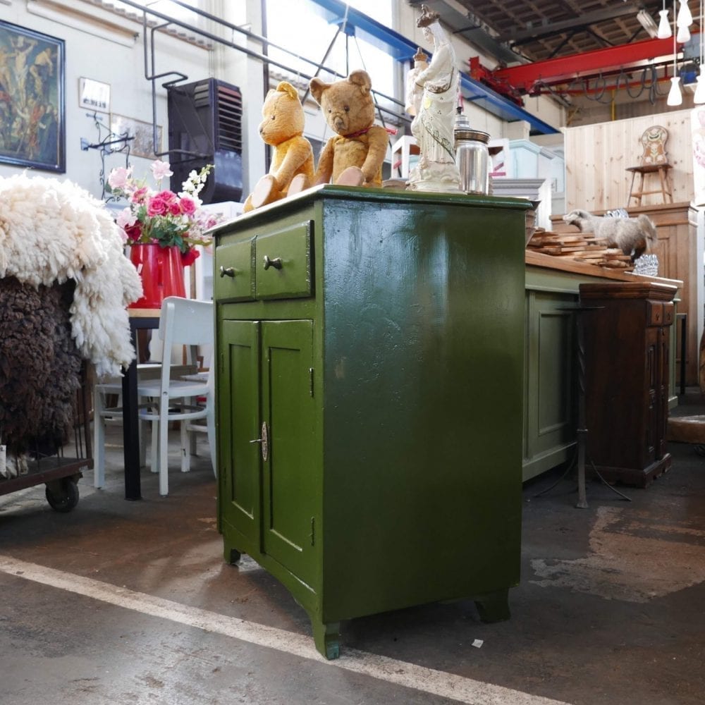 Groene houten onderkast