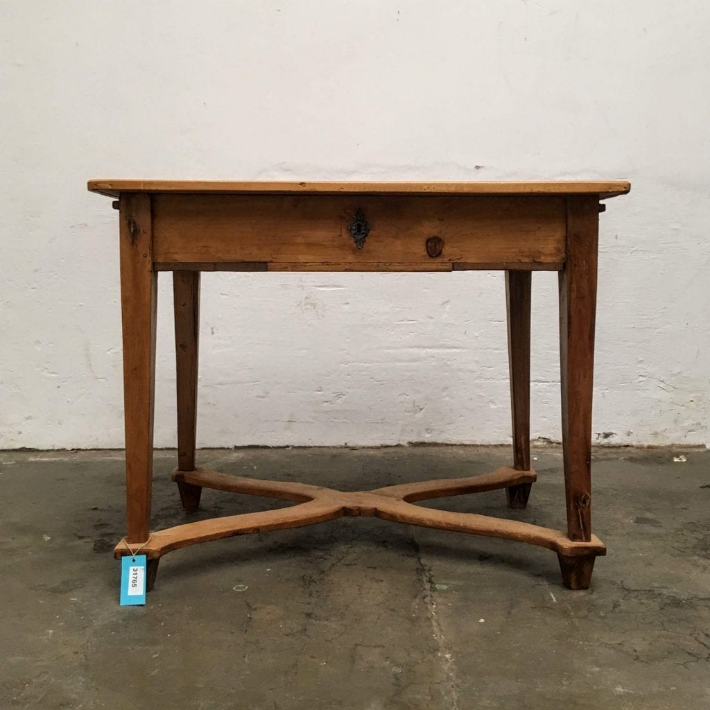 Houten eettafel