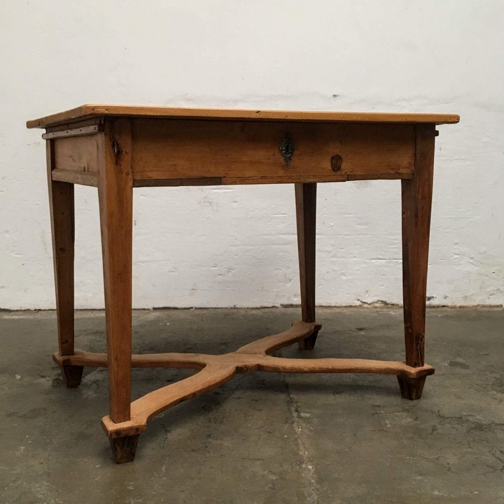 Houten eettafel