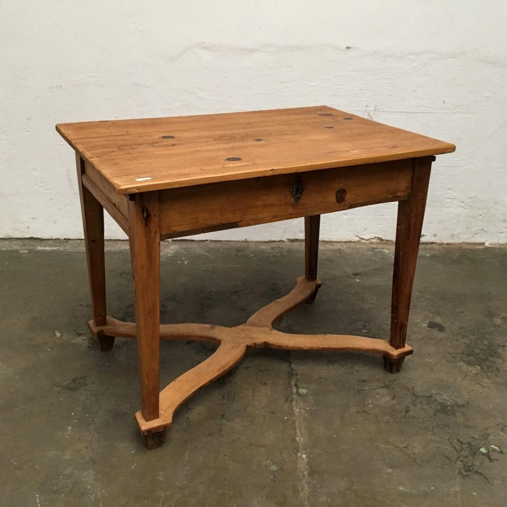 Houten eettafel