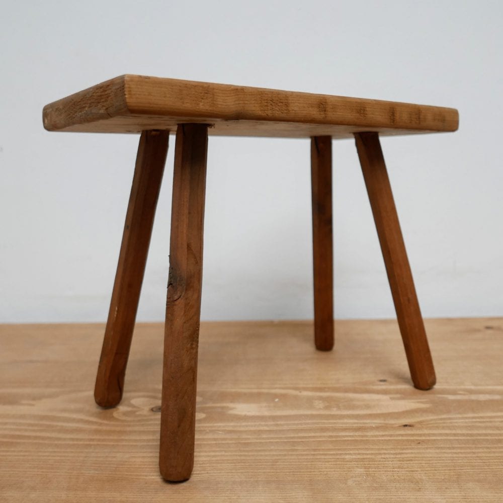 Houten melkkrukje