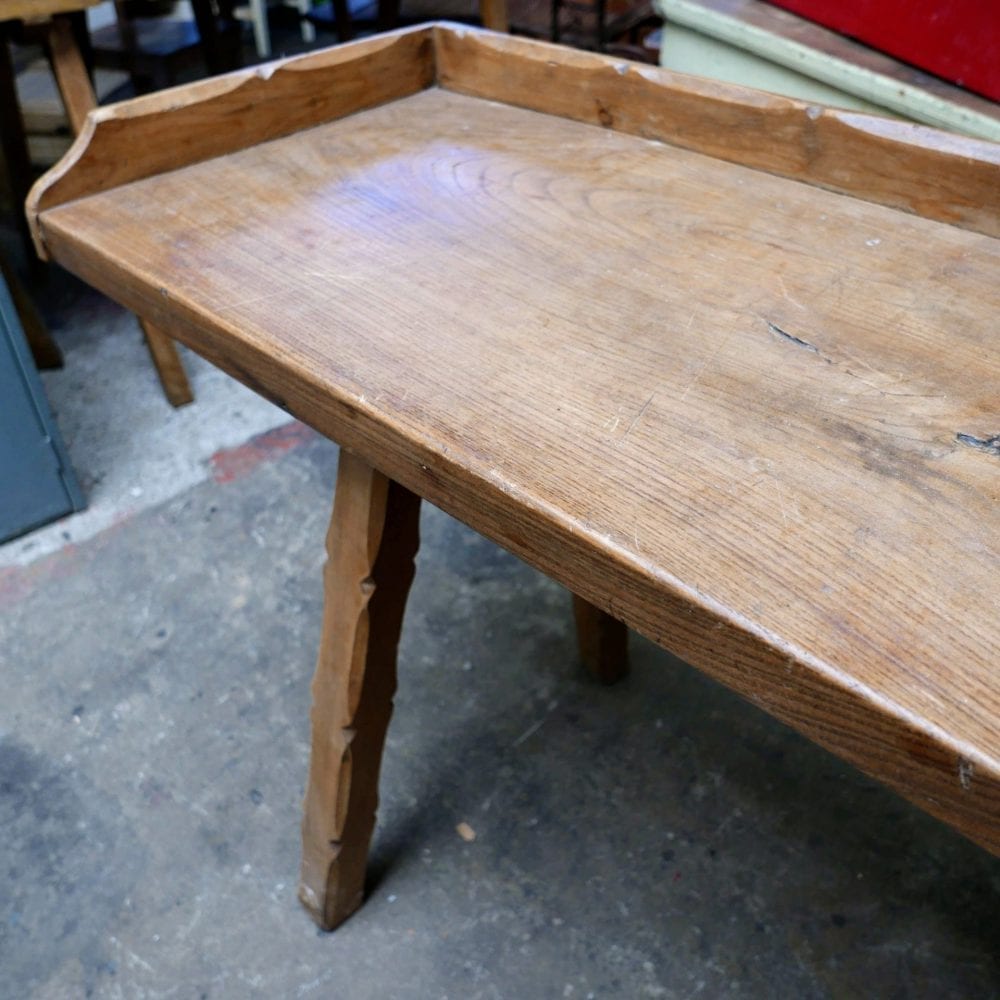 Houten werktafel met rand