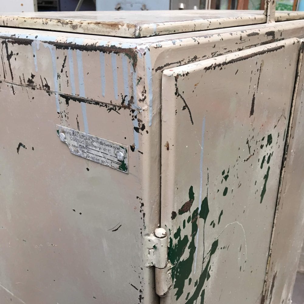 IJzeren locker kast