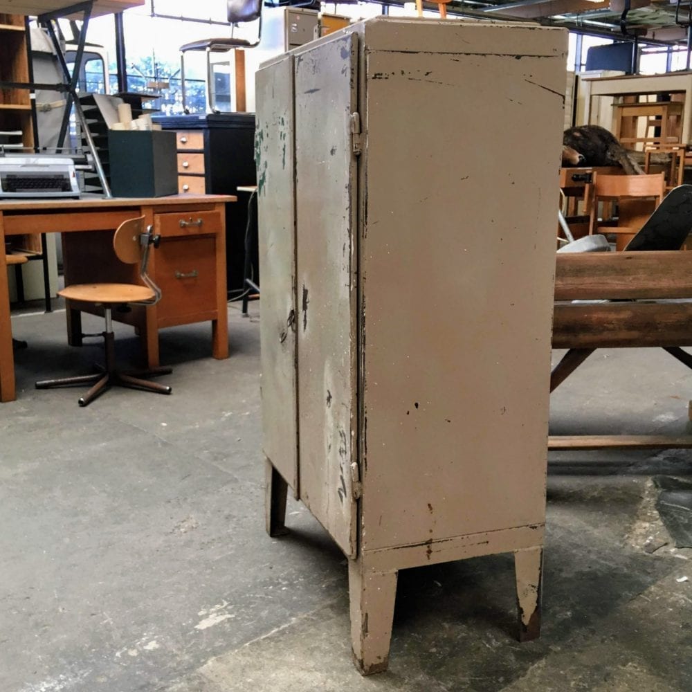 IJzeren locker kast
