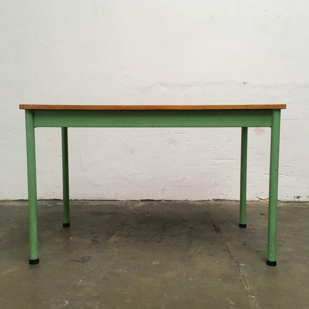 Metalen groene tafel