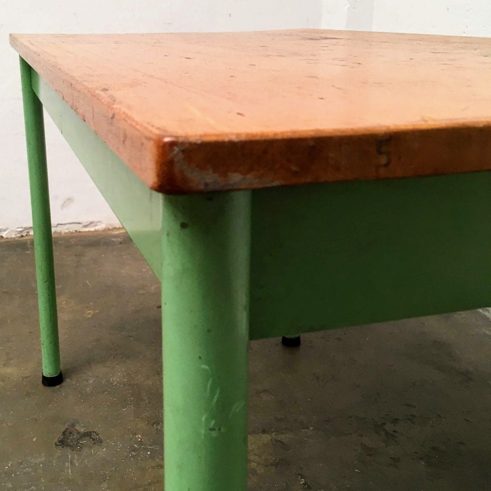 Metalen groene tafel