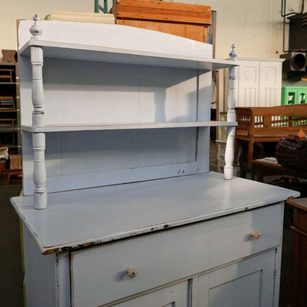 Lichtblauwe etage kast