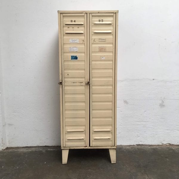 Crème kleurige lockers