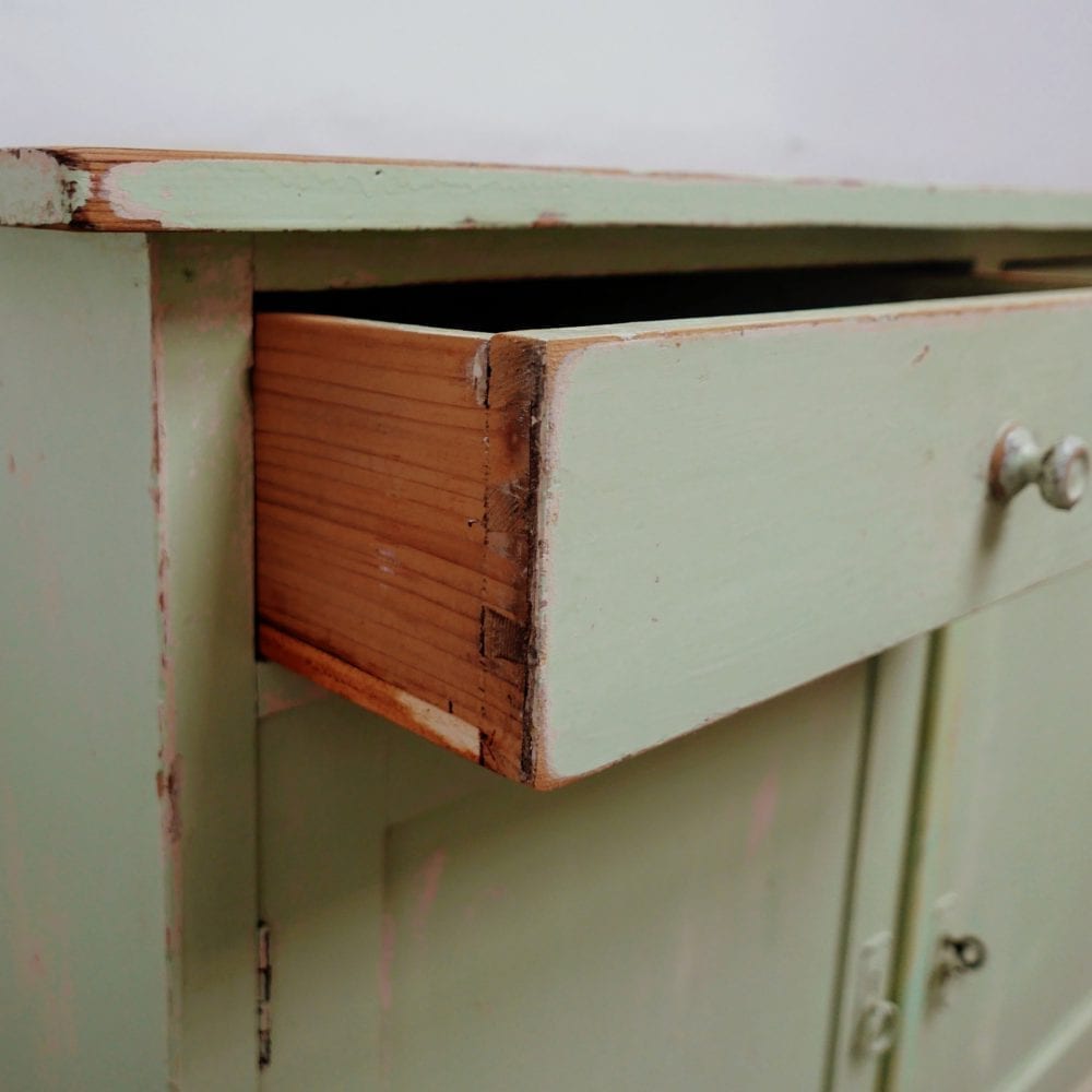 Mint houten commode of onderkast