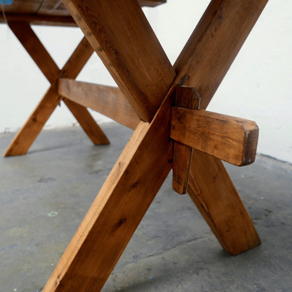 Houten kruispoottafel