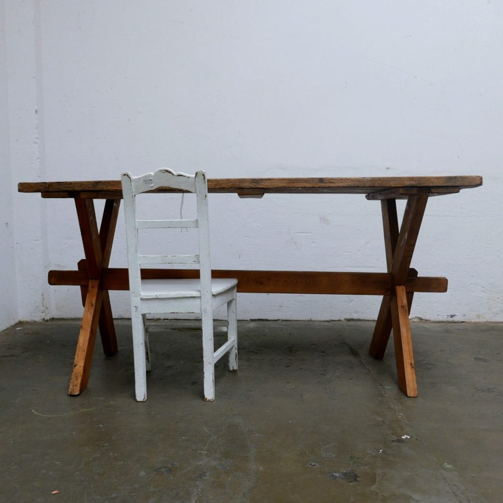 Houten kruispoottafel