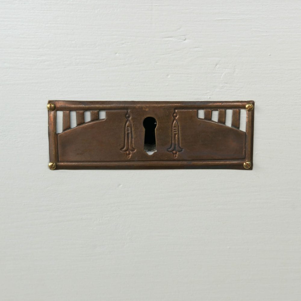 Witte houten commode of onderkast