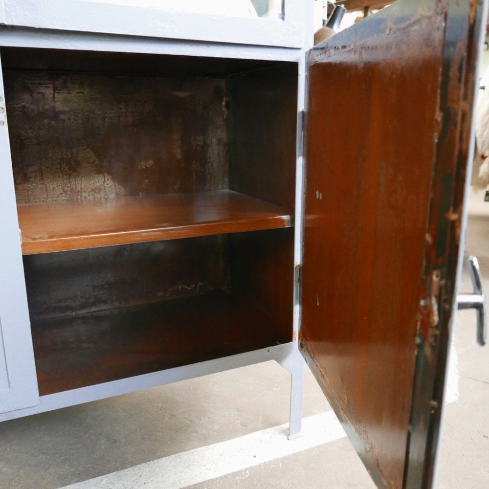 Blauwe metalen apothekerskast