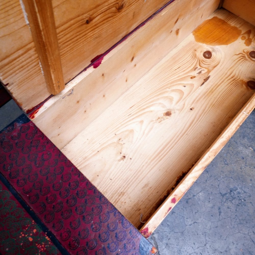 Hongaarse houten roodbruine kistbank