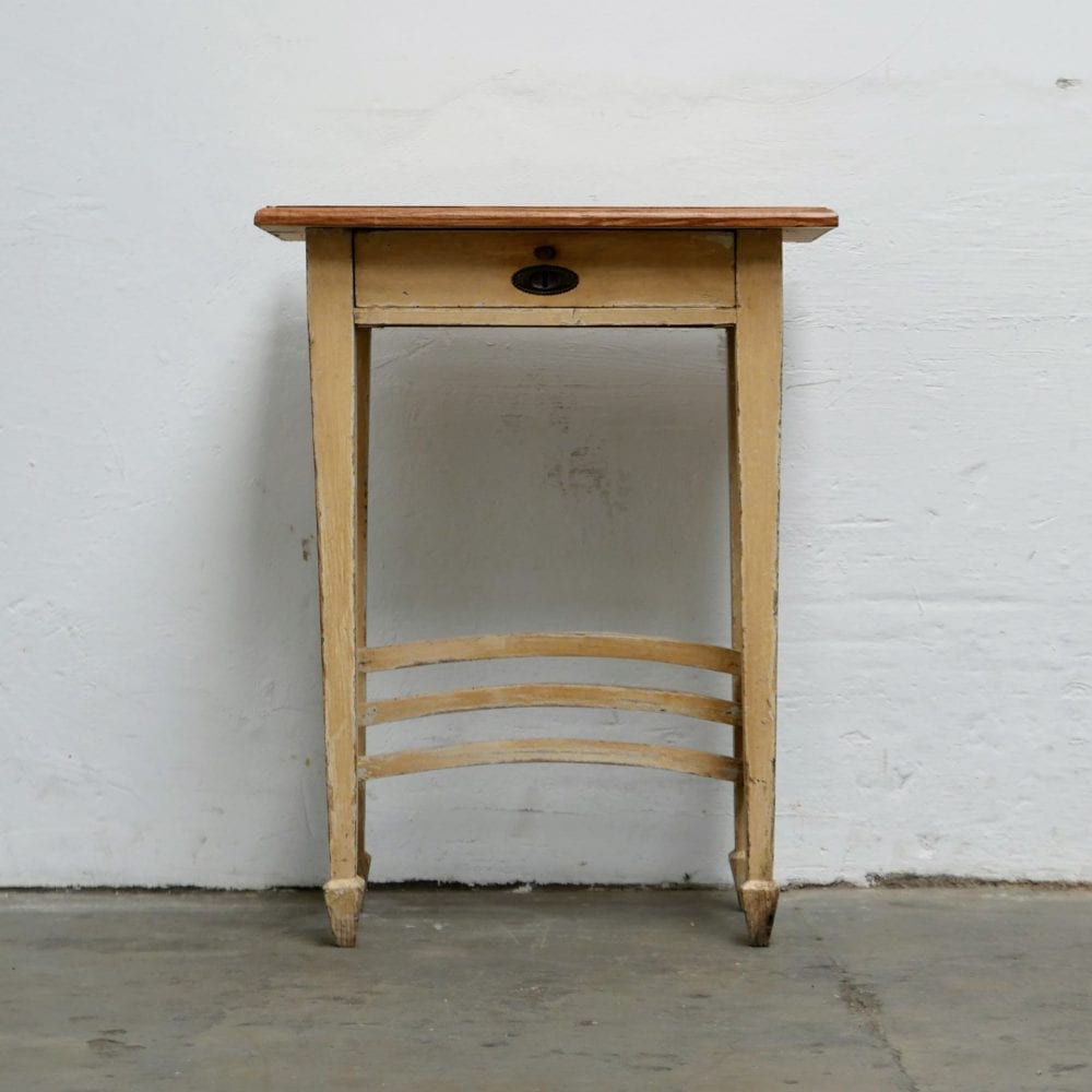 Brocante houten tafeltje