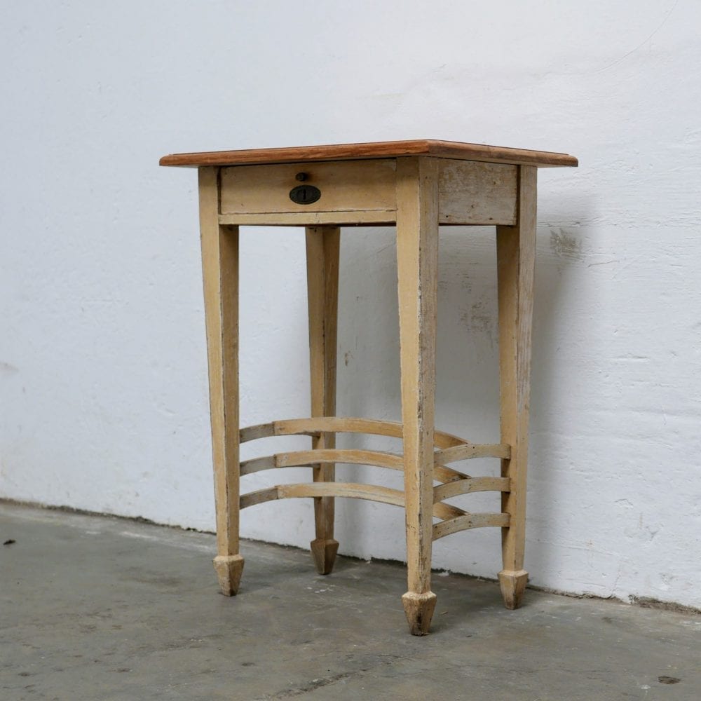 Brocante houten tafeltje