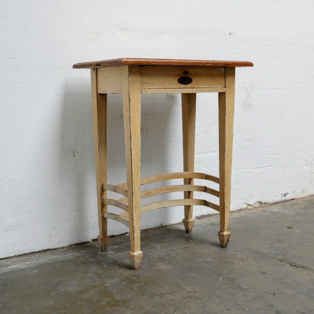Brocante houten tafeltje