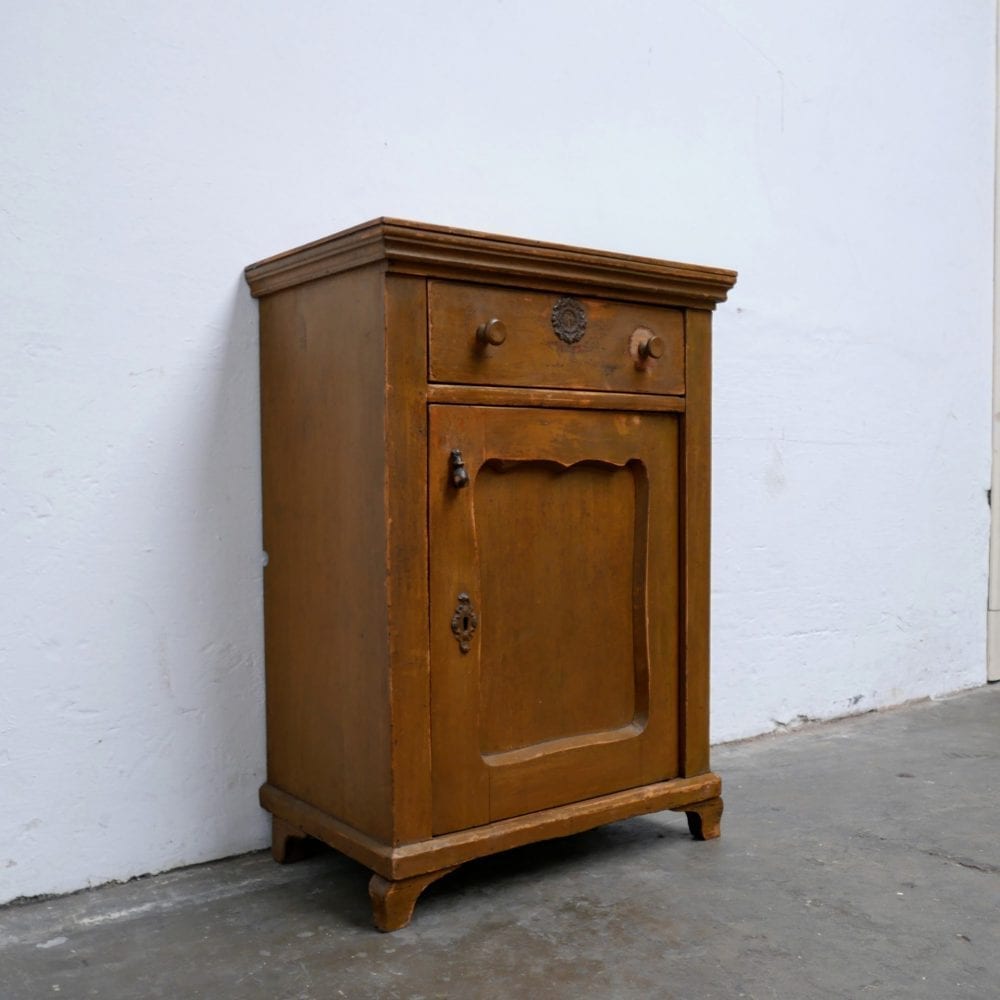 Houten bruingroen kastje