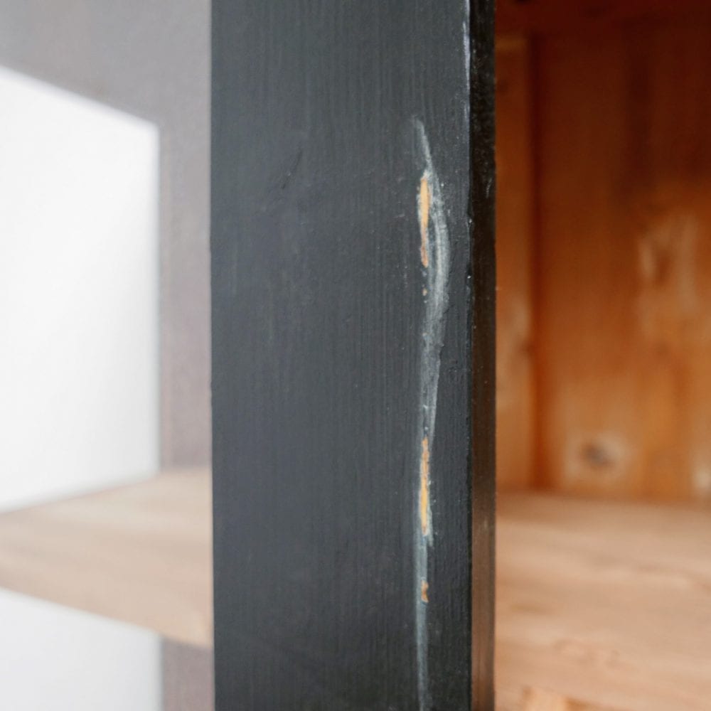 Houten zwarte vitrinekast
