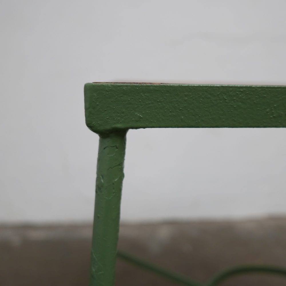 Metalen groen tafeltje